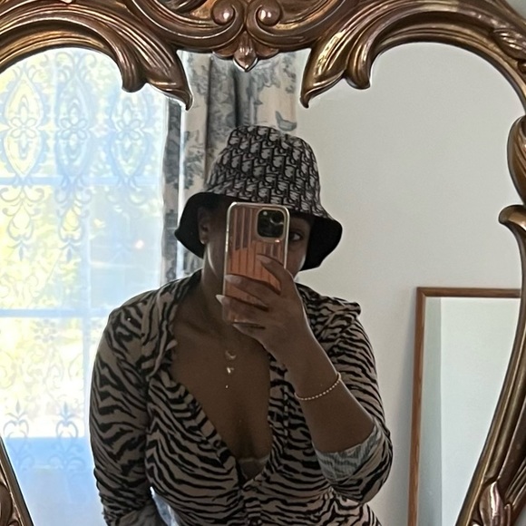 DIOR BLACK REVERSIBLE TEDDY-D SMALL BRIM BUCKET HAT - Picture 12 of 14